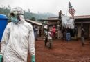 Trabajadores humanitarios denuncian que la reducción del apoyo financiero estadounidense debilita la respuesta sanitaria ante el brote de ébola.