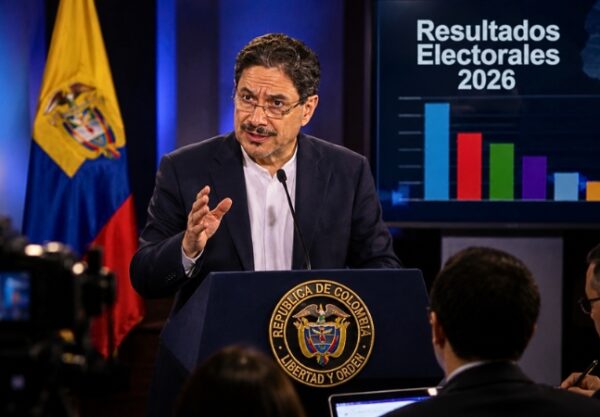 En un acto de responsabilidad democrática, el candidato del Pacto Histórico aceptó el triunfo de su oponente, aunque advirtió sobre "graves vicios" en el proceso y la intervención extranjera.