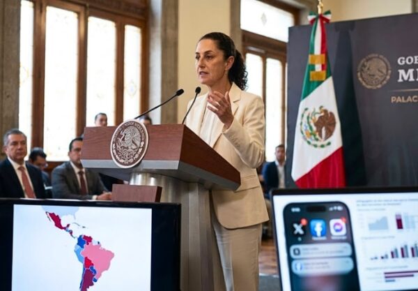 La presidenta afirma que la unidad social, la cercanía con la ciudadanía y la memoria histórica fortalecen a México frente al avance de la derecha regional.