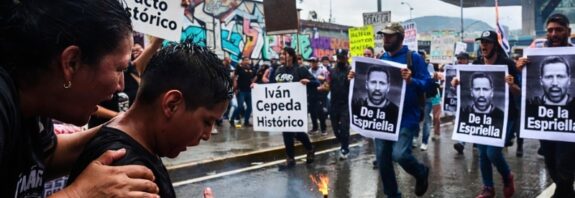 Mandatario colombiano vincula agresión a menor con narrativa de exterminio político; exige a Fiscalía investigar a seguidores de De la Espriella.