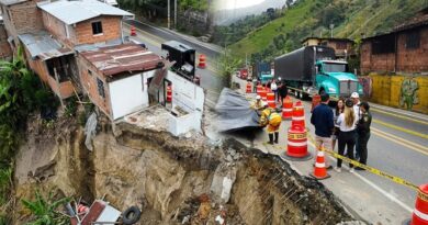 La amenaza latente sobre el corredor que mueve el 70% del comercio nacional desata alarmas en Cajamarca, Tolima, mientras el país se prepara para los embates climáticos anunciados.