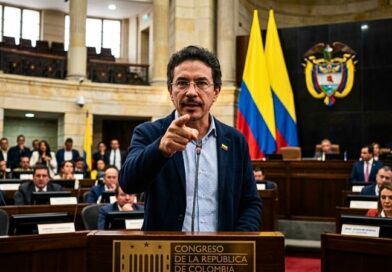 En un encendido pronunciamiento, el senador Iván Cepeda anunció su ausencia en la investidura presidencial y calificó de "traición a la patria" el acercamiento del gobierno entrante a Washington, al que acusa de entregar el control de la seguridad nacional.