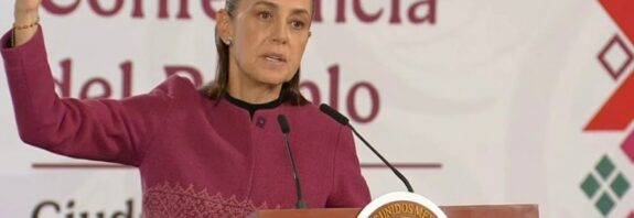 Sheinbaum responde desde Nayarit: "En México gobierna el pueblo y las mujeres" mientras la Casa Blanca endurece su discurso.