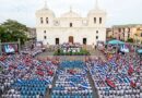 En una sesión solemne en León, el Parlamento aprueba en primera legislatura una enmienda que amplía mandatos a siete años y prohíbe la participación de opositores calificados como "traidores a la patria".